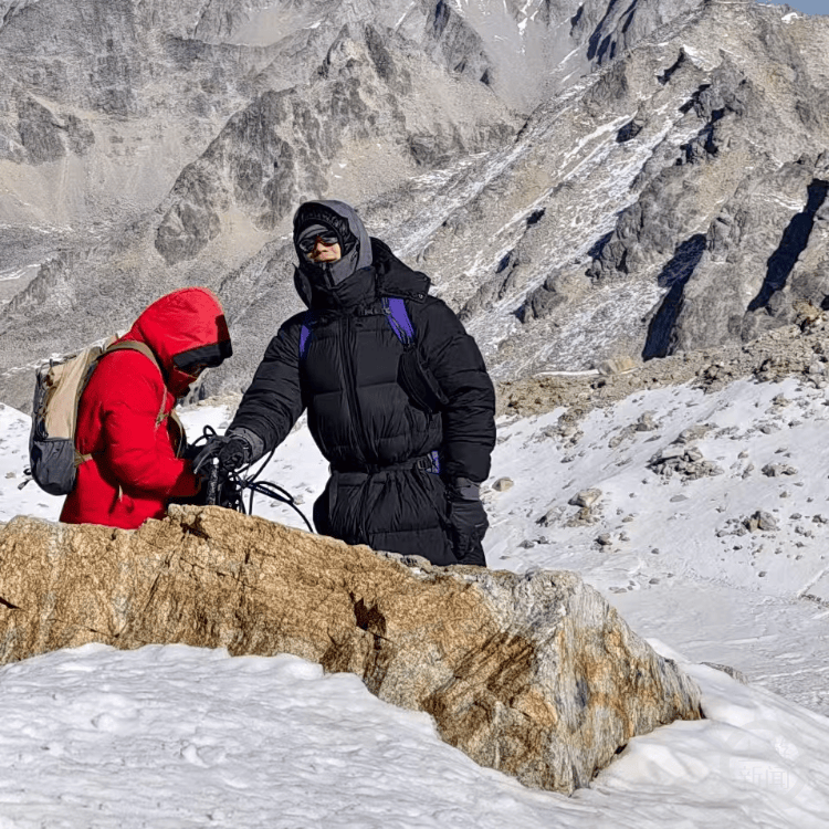 雅姆雪山失联幸存者讲述惊魂55小时：滑坠、走错路、被困山顶一整夜