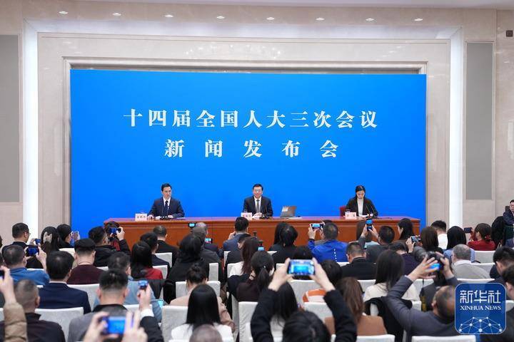 人大首场发布会，娄勤俭90分钟回答了这些热点