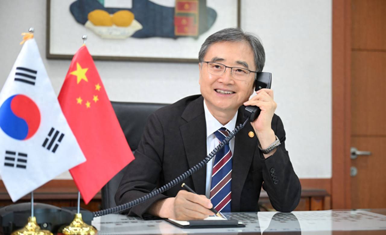 中方在通话中对李在明现强硬姿态，向李在明提出三点要求，希望韩方慎重考虑