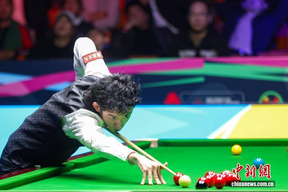 中国小将吴宜泽夺得2025世界斯诺克巡回赛国际锦标赛冠军