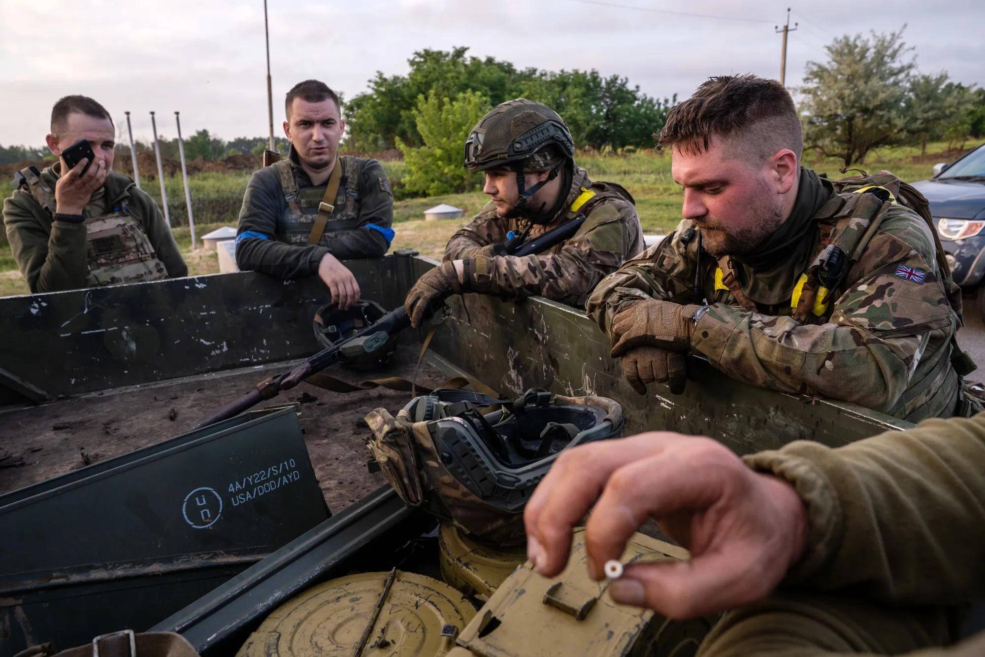 65万逃兵,俄军迎来两场大捷,乌克兰面临两难抉择:毁灭还是投降