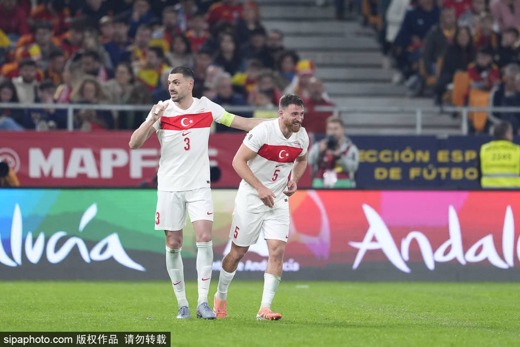 直通世界杯！世预赛-奥尔莫破门 西班牙2-2土耳其